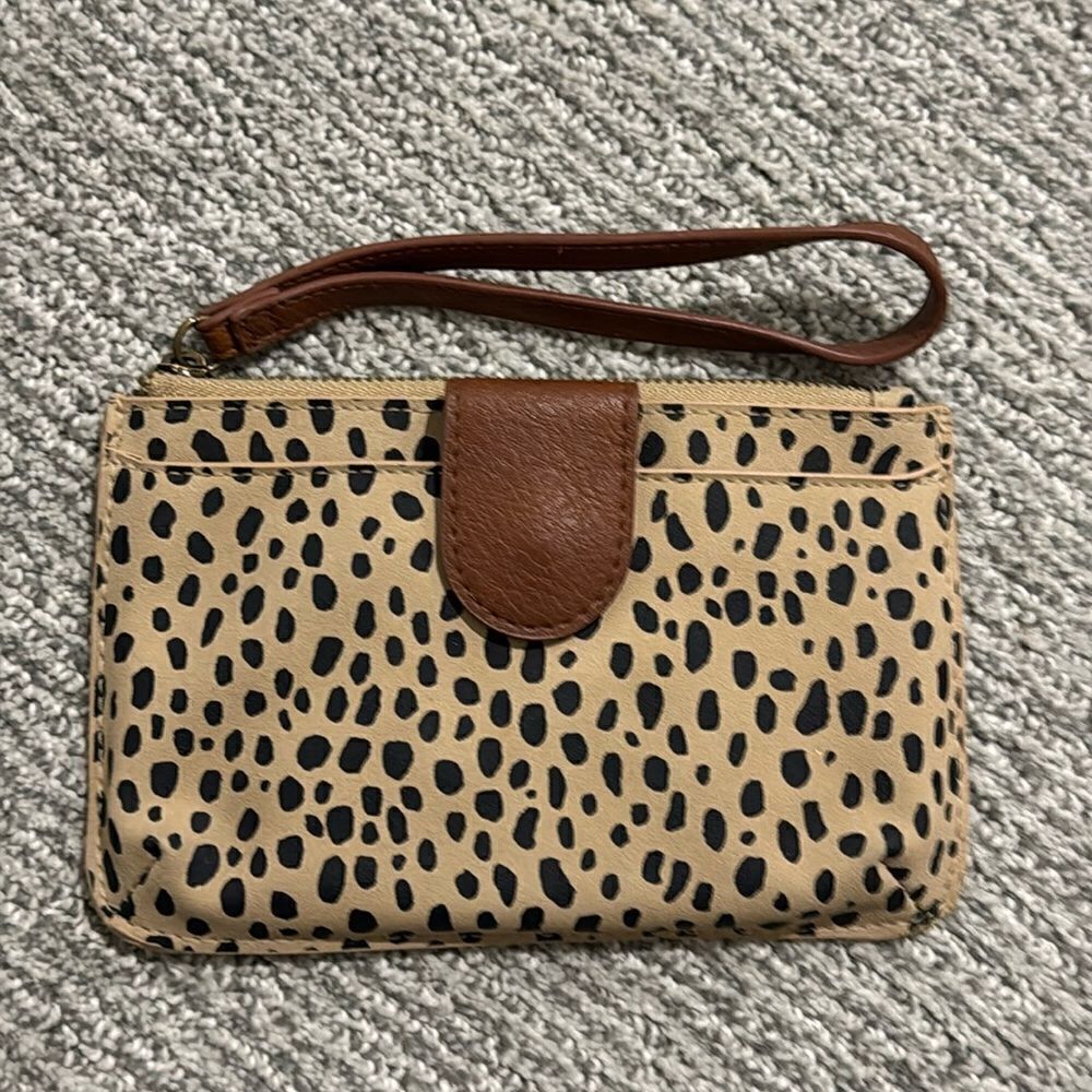 Universal Thread wristlet